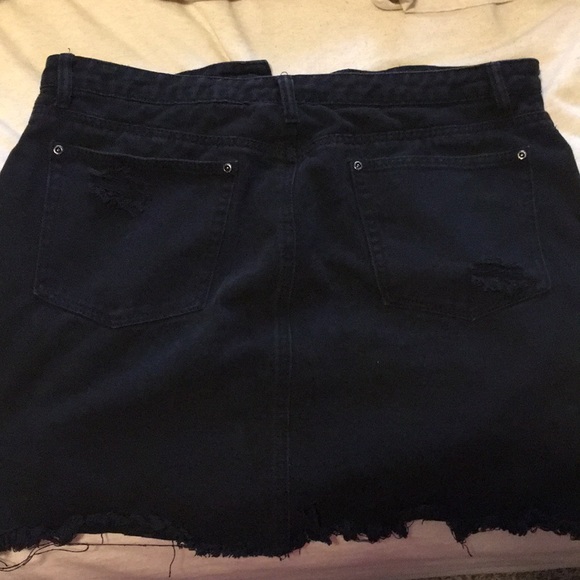 Boohoo Distressed Black Skirt - Picture 2 of 2